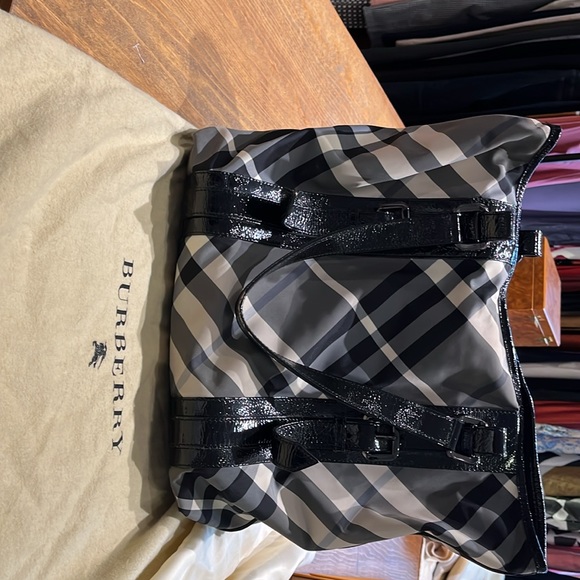 Burberry shoulder Bag. - Picture 2 of 7